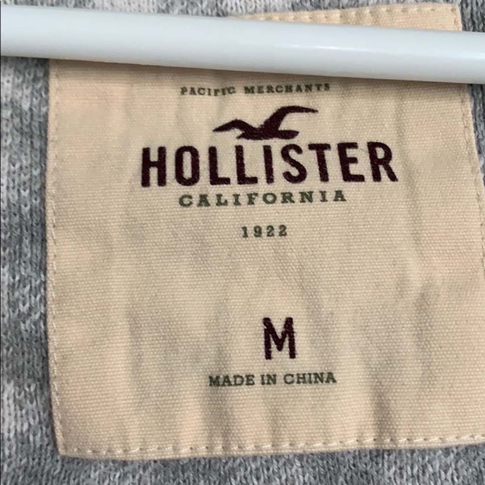 Hollister sweater - Picture 2 of 4